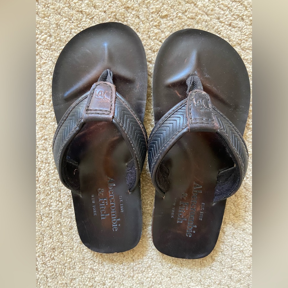 ABERCROMBIE & FITCH LEATHER SANDALS FLIP FLOPS SIZE M/L